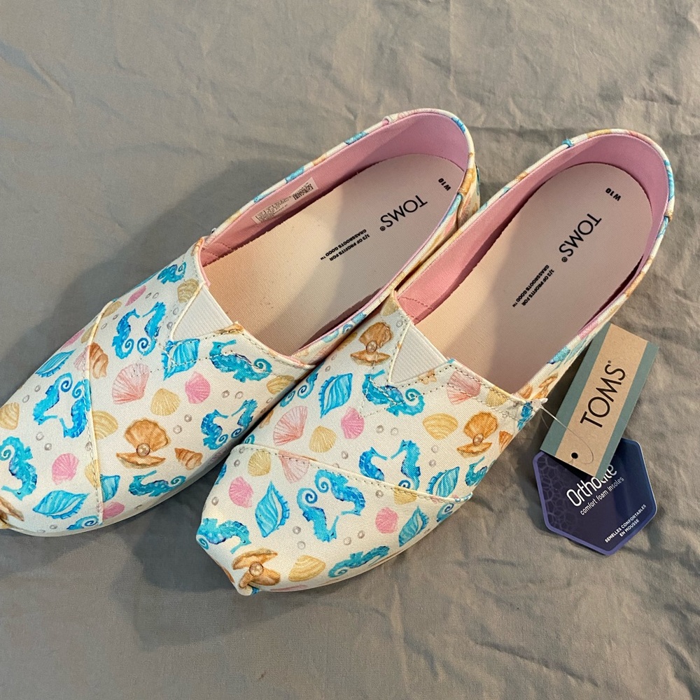 NWT Toms slip ons, novelty seashell pattern, size 10 - Picture 1 of 5